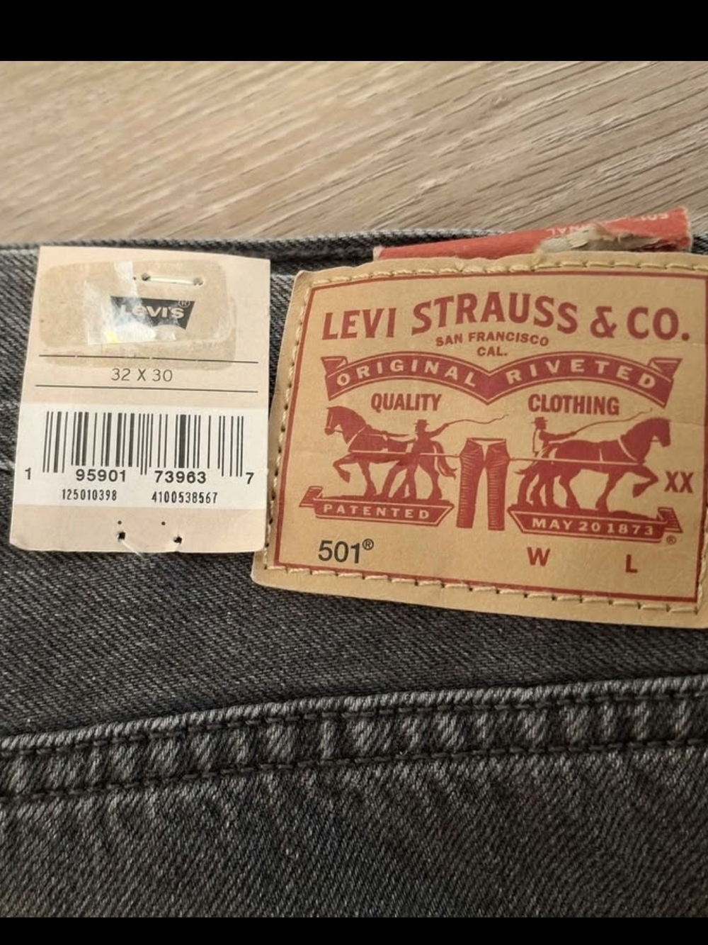 Levi’s 501 Original Womans Jeans W32 L30 Faded Black Raw Hem – New With Tags - Picture 3 of 8